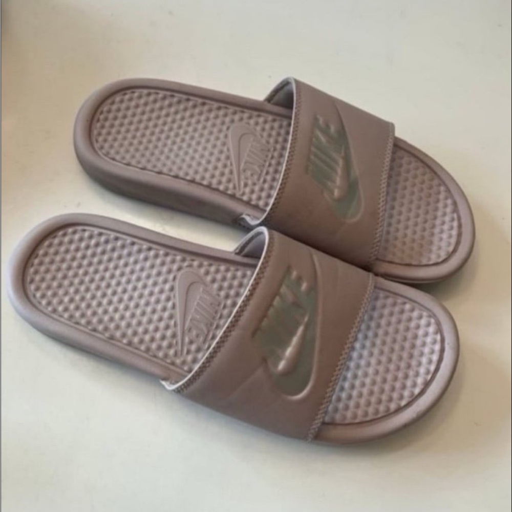 Nike Benassi JDI Rose
Pink Silver Logo Slip On Slide Sandals Flats
Women Size 9